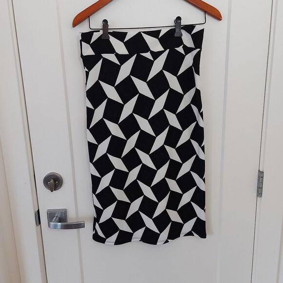 42POPS Geometric Skirt Medium - Picture 2 of 4